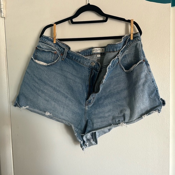 Abercrombie & Fitch The Cutoff Short Curve Love - Picture 1 of 3